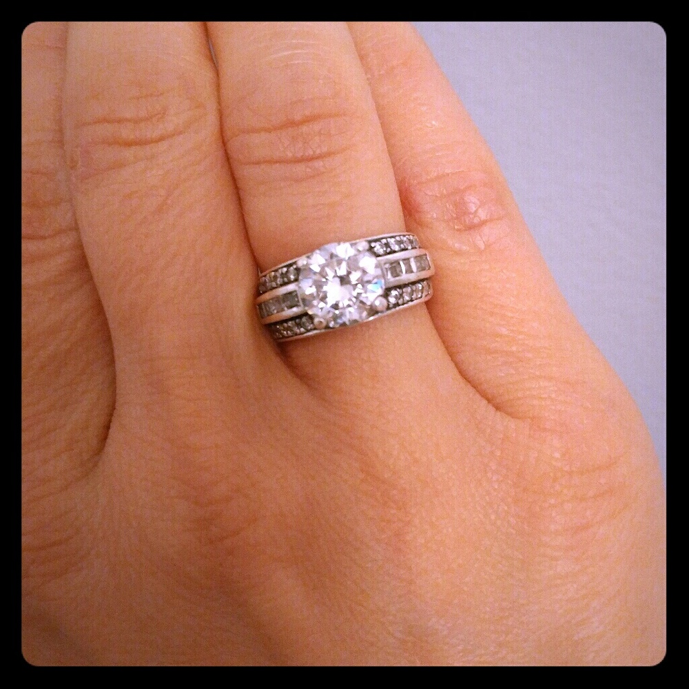 PRETTY VINTAGE FAUX DIAMOND RING 💎